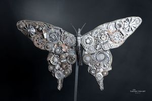 Iron Butterfly - scultura in materiali di recupero