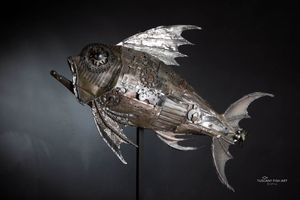 Nautilus, scultura in acciaio e componenti meccanici recuperati con grande occhio dentato